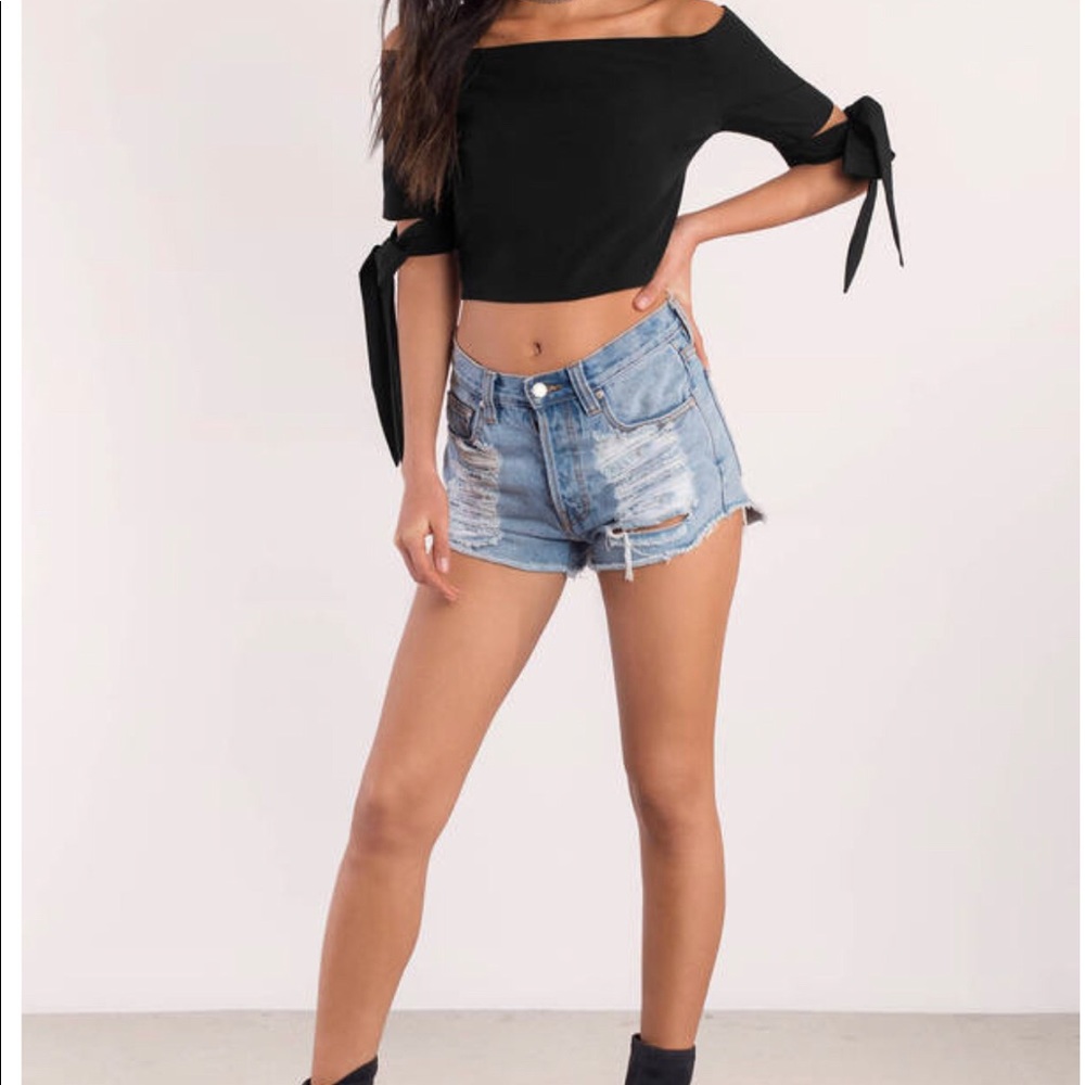 Essue off the shoulder top